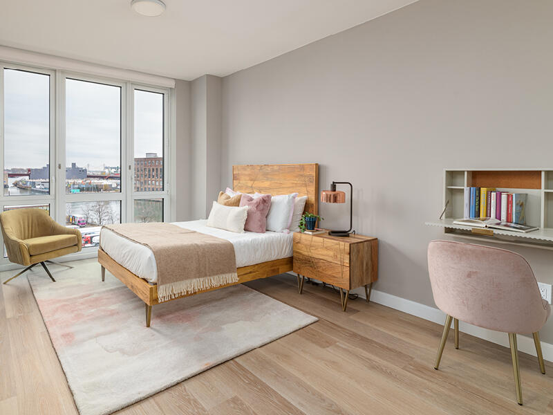 Corner 1-bedroom with washer/dryer in Hunter’s Point South