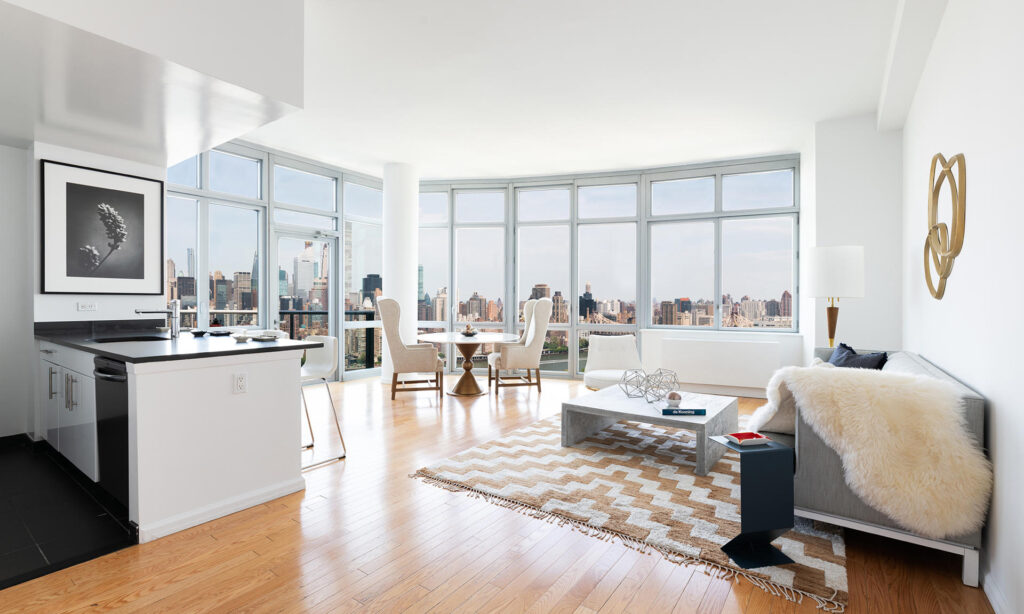 Corner 2-bedroom with washer/dryer in Long Island City