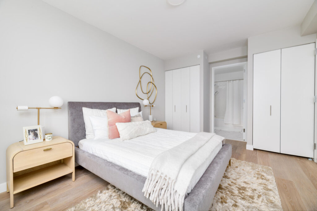 Corner 2-bedroom with washer/dryer in Hunter’s Point South
