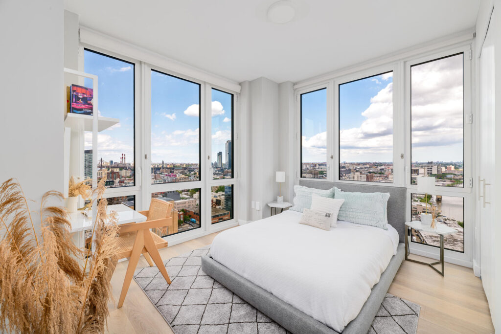 Corner 1-bedroom with washer/dryer in Hunter’s Point South