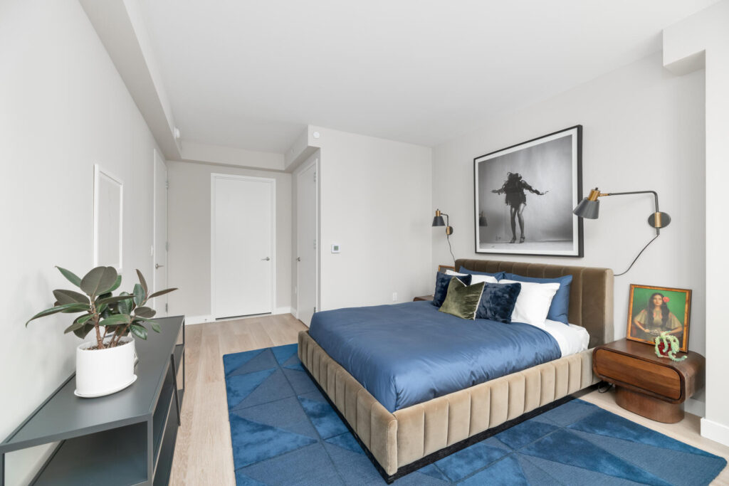 Corner 2-bedroom with washer/dryer in Hunter’s Point South