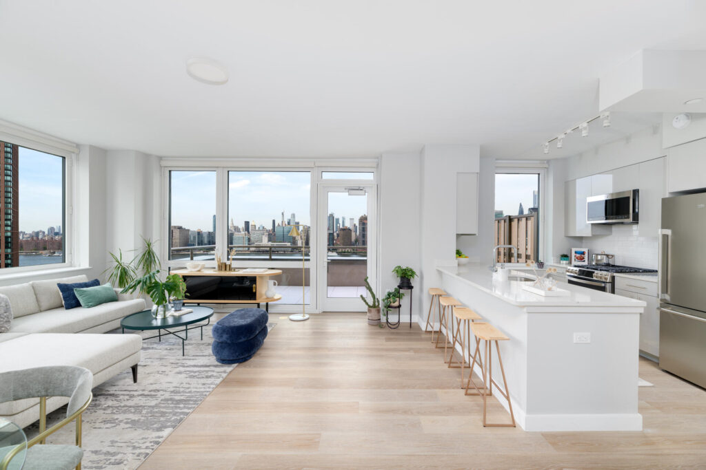 Corner 2-bedroom with washer/dryer in Hunter’s Point South