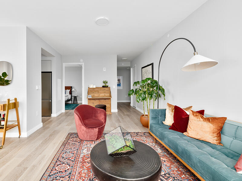 Corner 2-bedroom with washer/dryer in Hunter’s Point South