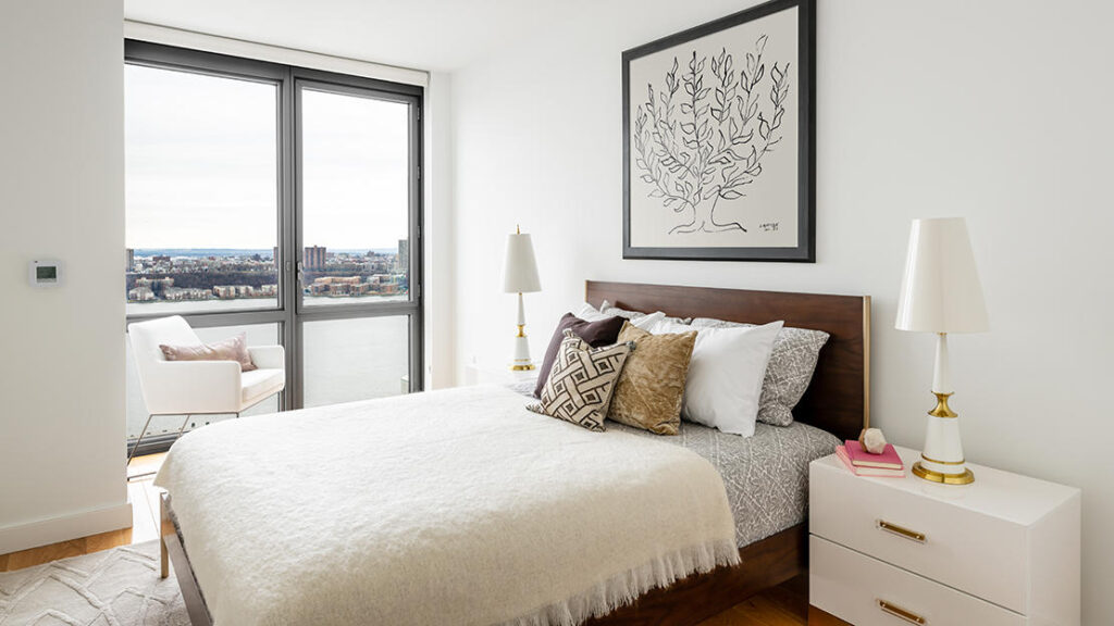 Corner 1-bedroom with washer/dryer in Midtown West