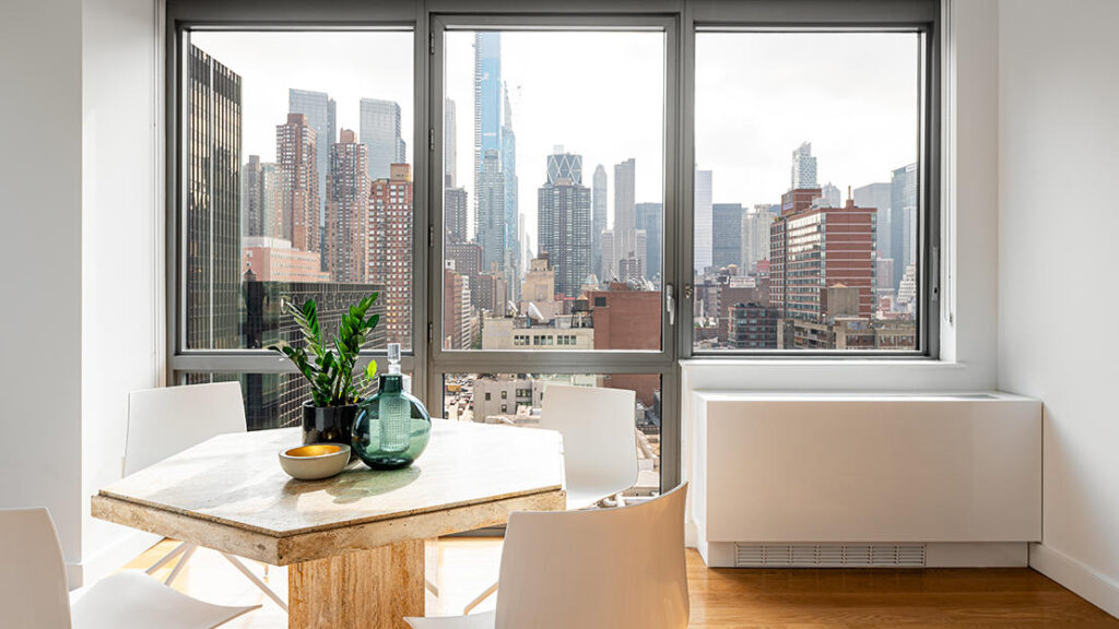 Corner 2-bedroom with washer/dryer in Midtown West